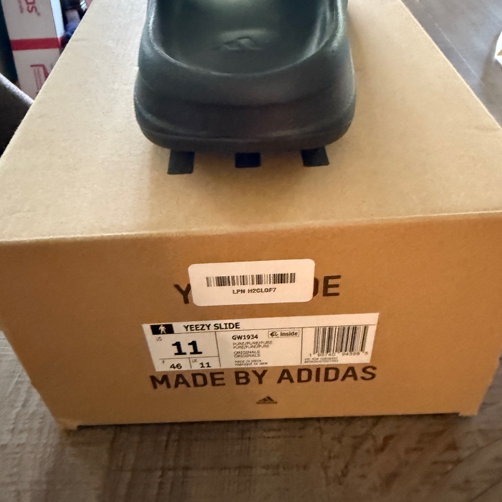 Adidas Yeezy Slide - black